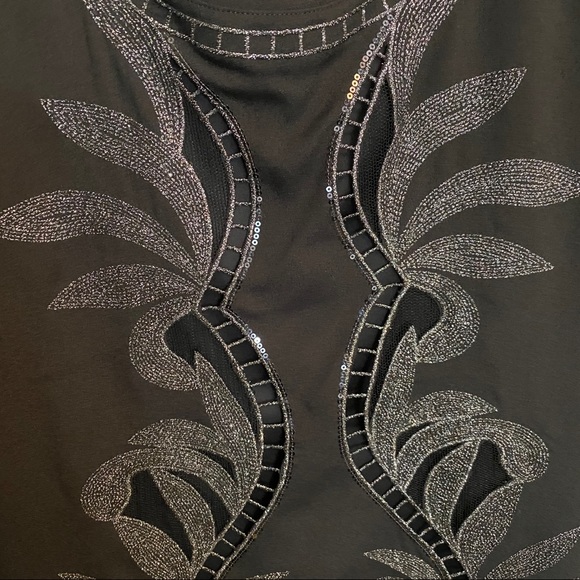 4/$20 Express Tank top - Picture 3 of 6